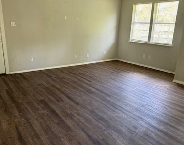 1208 Glendale Street - Photo Thumbnail 5