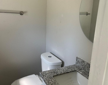 402 Thompson Drive - Photo Thumbnail 15