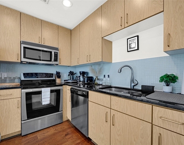 5925 Almeda Road - Photo Thumbnail 19