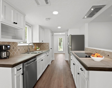 14527 Duncannon Drive - Photo Thumbnail 6