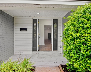 14527 Duncannon Drive - Photo Thumbnail 3