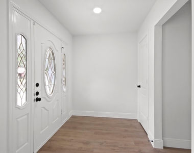 14527 Duncannon Drive - Photo Thumbnail 4