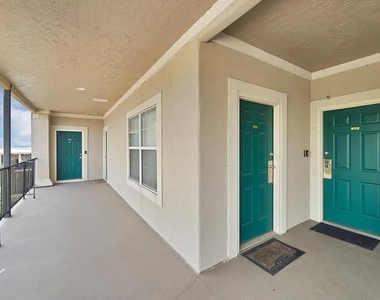7039 Kingston Cove Lane - Photo Thumbnail 4