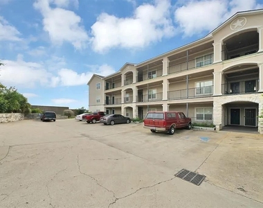 7039 Kingston Cove Lane - Photo Thumbnail 3