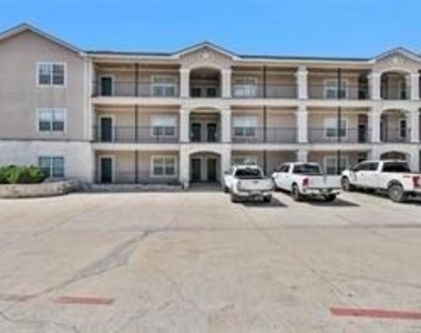 7039 Kingston Cove Lane - Photo Thumbnail 2