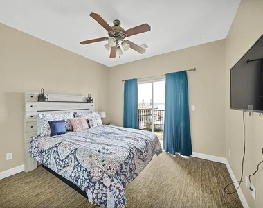 7039 Kingston Cove Lane - Photo Thumbnail 12