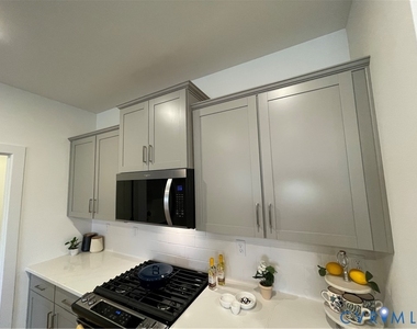 6900 Sunrise Oasis Lane - Photo Thumbnail 12