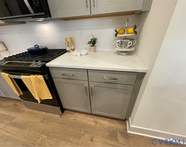 6900 Sunrise Oasis Lane - Photo Thumbnail 4