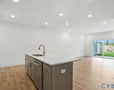 6900 Sunrise Oasis Lane - Photo Thumbnail 3