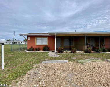 4819 Marine Drive - Photo Thumbnail 2
