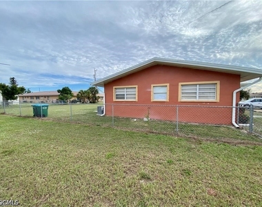 4819 Marine Drive - Photo Thumbnail 3