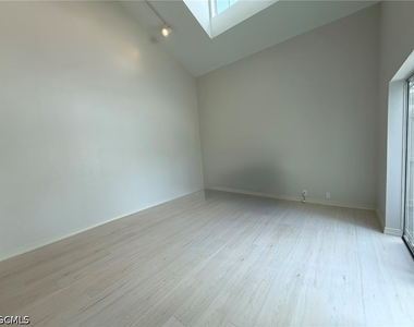 13121 Whitehaven Lane - Photo Thumbnail 16