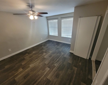 7250 W Greens Road - Photo Thumbnail 8