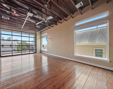 1514 Stanford Street - Photo Thumbnail 4