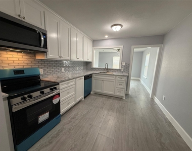 1146 Majestic Street - Photo Thumbnail 4