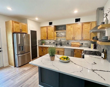 1002 E 33rd Street - Photo Thumbnail 2