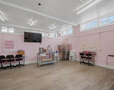 1801 Avenue L - Photo Thumbnail 5