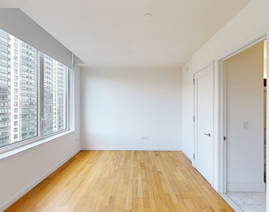 775 Columbus Ave - Photo Thumbnail 2