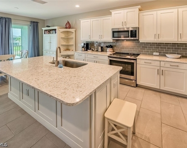 6954 Avalon Circle - Photo Thumbnail 5