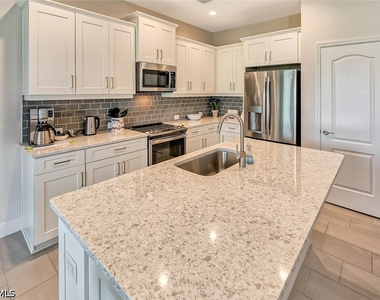 6954 Avalon Circle - Photo Thumbnail 4