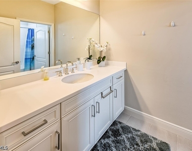 6954 Avalon Circle - Photo Thumbnail 13