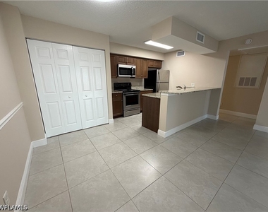 5307 Summerlin Road - Photo Thumbnail 2