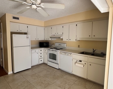 296 4th Avenue S - Photo Thumbnail 4