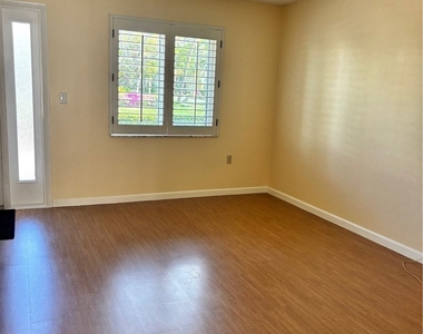 296 4th Avenue S - Photo Thumbnail 1