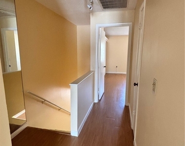296 4th Avenue S - Photo Thumbnail 12