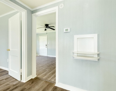 302 W 8th Street - Photo Thumbnail 18