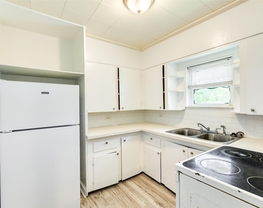 302 W 8th Street - Photo Thumbnail 8