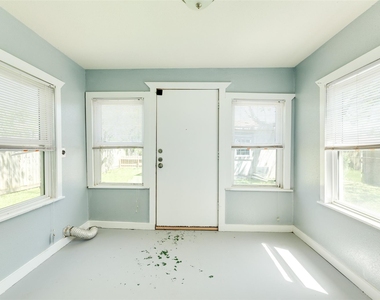 302 W 8th Street - Photo Thumbnail 10
