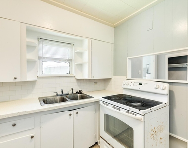 302 W 8th Street - Photo Thumbnail 9