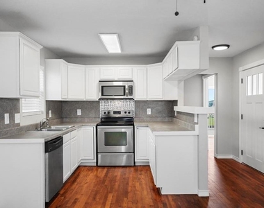 109 Bayou Vista Dr - Photo Thumbnail 3