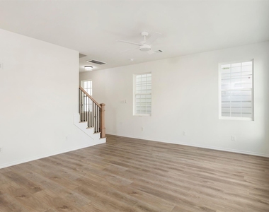1266 Oakmont Bend Drive - Photo Thumbnail 25