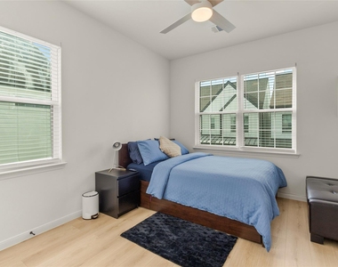 1266 Oakmont Bend Drive - Photo Thumbnail 14