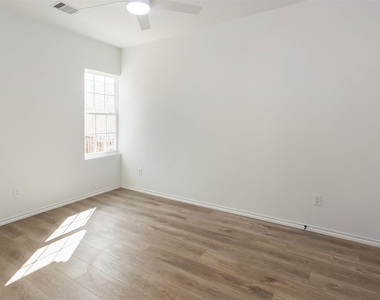 1266 Oakmont Bend Drive - Photo Thumbnail 33
