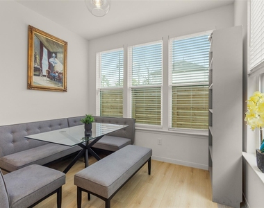 1266 Oakmont Bend Drive - Photo Thumbnail 7