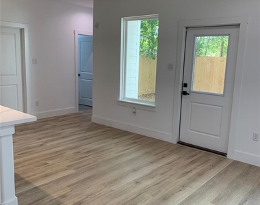 9026 Scott Street - Photo Thumbnail 3