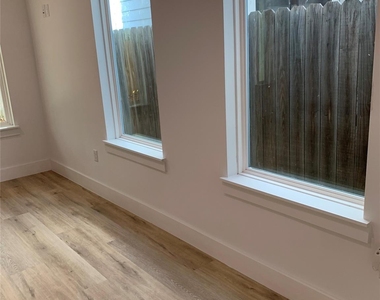 9026 Scott Street - Photo Thumbnail 4