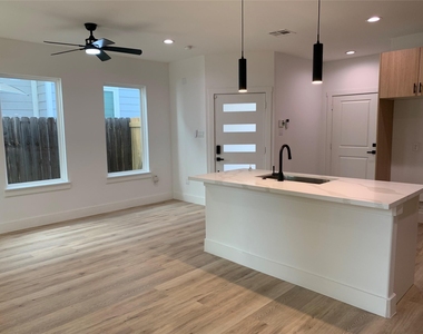 9026 Scott Street - Photo Thumbnail 2