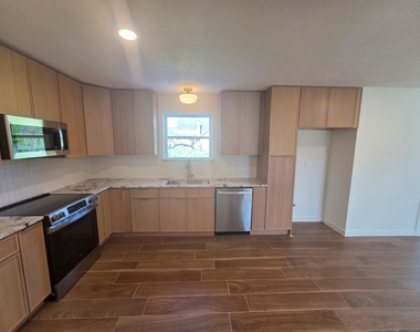 803 Coleman Street - Photo Thumbnail 5