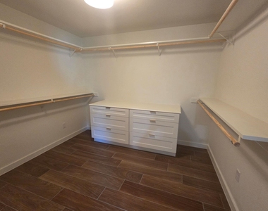 803 Coleman Street - Photo Thumbnail 10