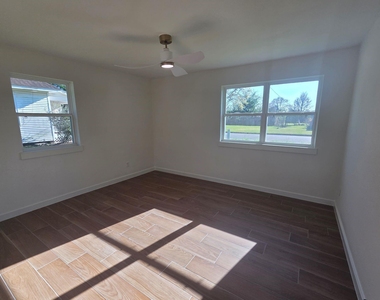 803 Coleman Street - Photo Thumbnail 13