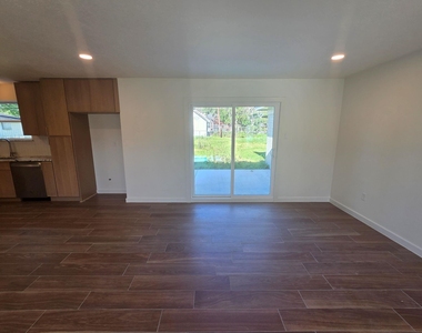 803 Coleman Street - Photo Thumbnail 7