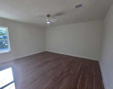 803 Coleman Street - Photo Thumbnail 16