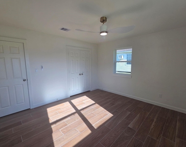 803 Coleman Street - Photo Thumbnail 15