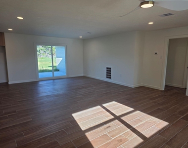 803 Coleman Street - Photo Thumbnail 1