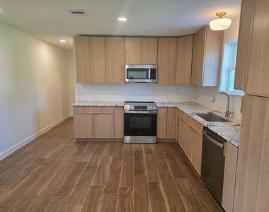 803 Coleman Street - Photo Thumbnail 3
