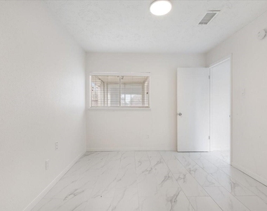 14818 Gladewick Drive - Photo Thumbnail 11